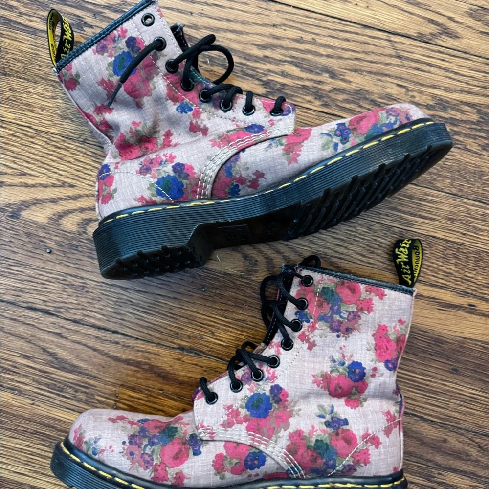 Dr. Martens Taupe Vintage Bouquet Castel (LIKE NEW) FIRM PRICE. Awesome boots! - Picture 3 of 16